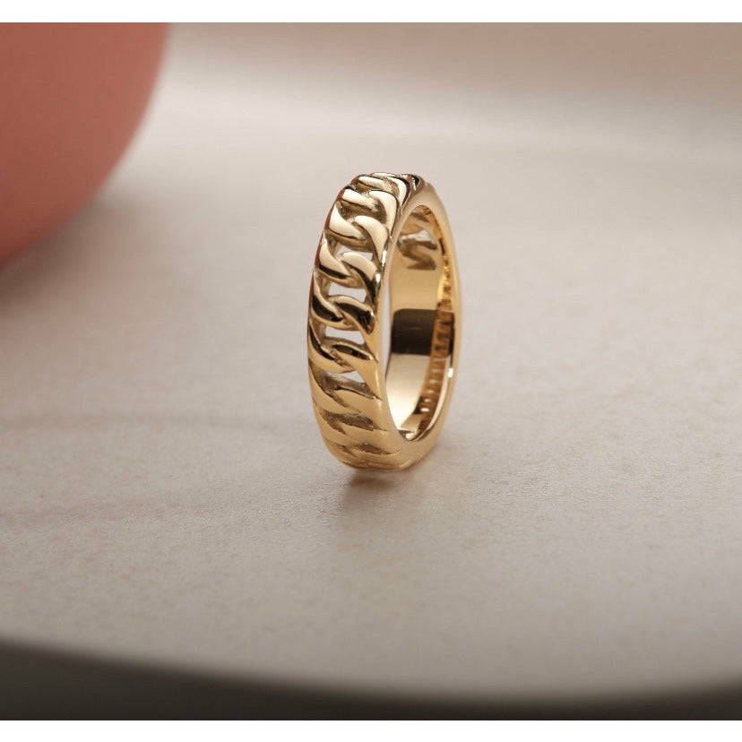 GOLD CURB RING - Danielle Morgan